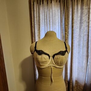 Elegant Victoria Secret  Black and White Lace Bra